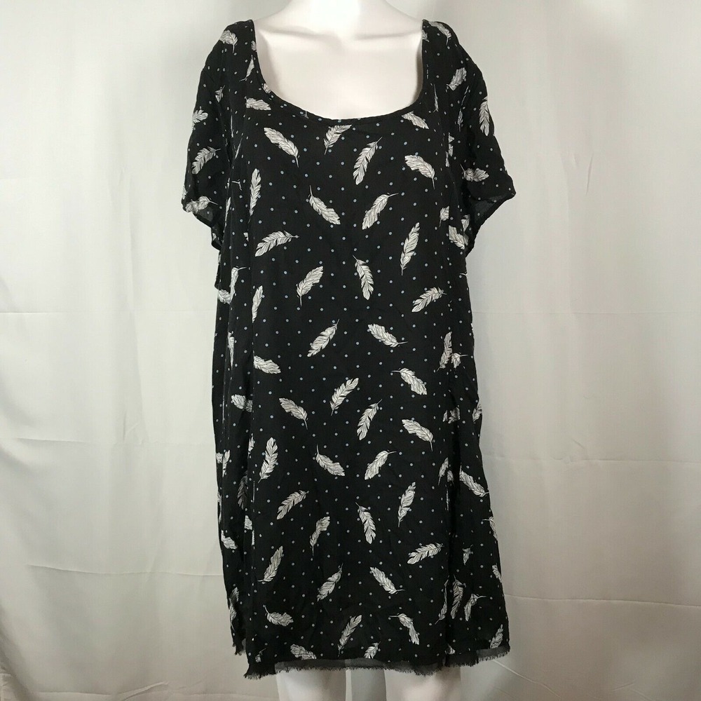 Torrid Shirt Women Sz 3X Black White Feather Polka Dot Lightweight Short Sleeve